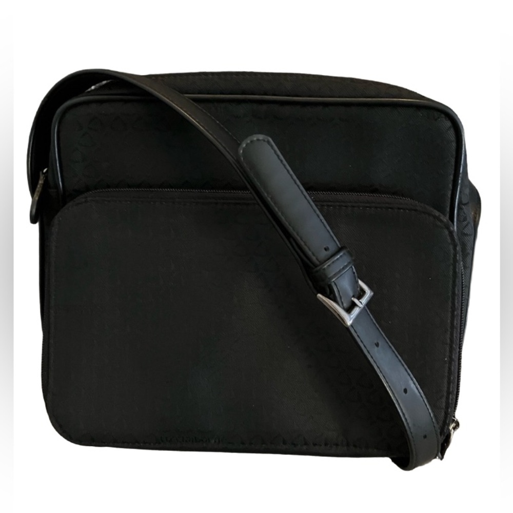 NWOT LIZ CLAIBORNE BLACK CANVAS AND VEGAN LEATHER CROSSBODY TRAVEL BAG